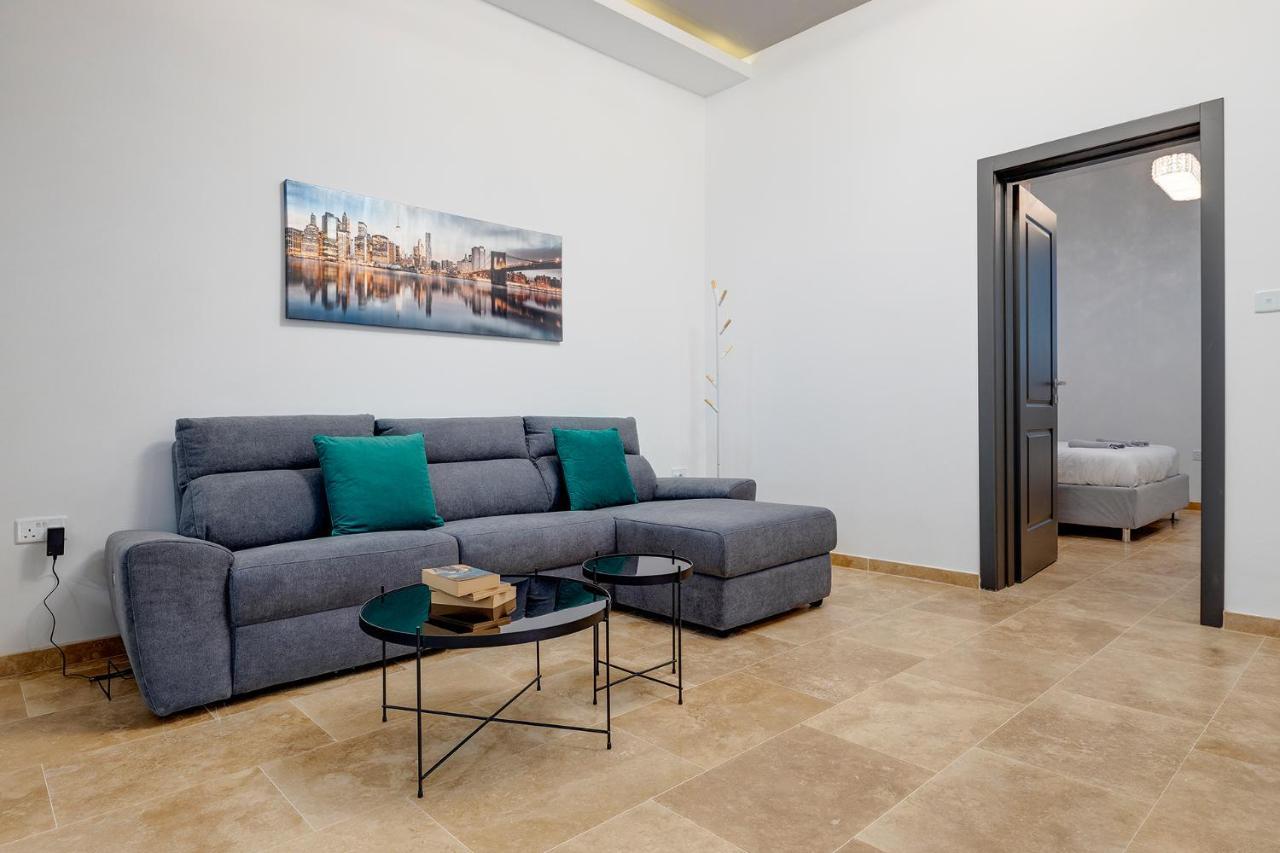 Location 1 Bedroom With Terrace *
